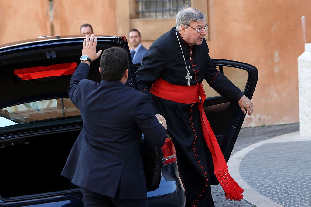 Bliski doradca papieża oskarżony o przestępstwa seksualne. Kardynał będzie walczył o dobre imię