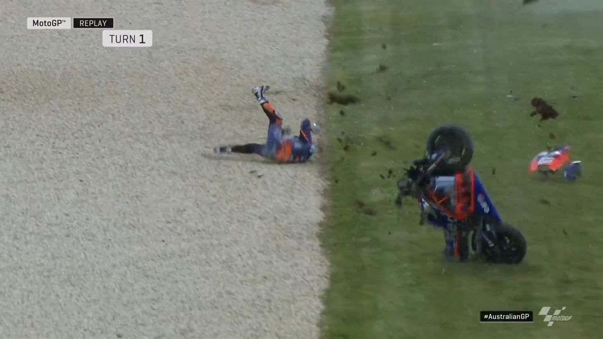 Twitter / MotoGP / Na zdjęciu: upadek Miguela Oliveiry