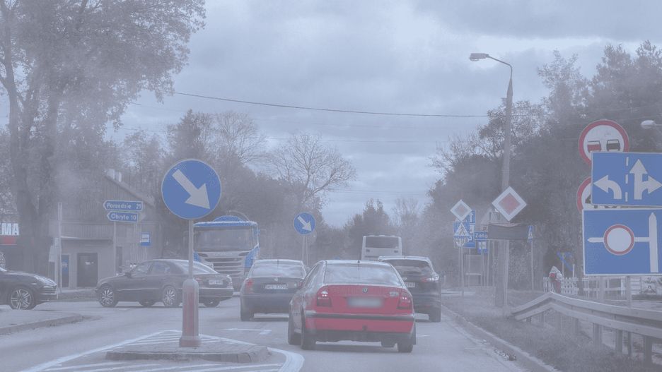 Poranna mgła i smog nad Pułtuskiem