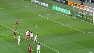 Kolejna bramka Polaka w Korei. Jego drużyna jest liderem