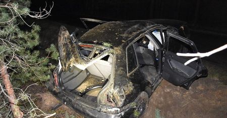 Pijany kierowca stracił panowanie i dachował w rowie. Nie żyje pasażer audi