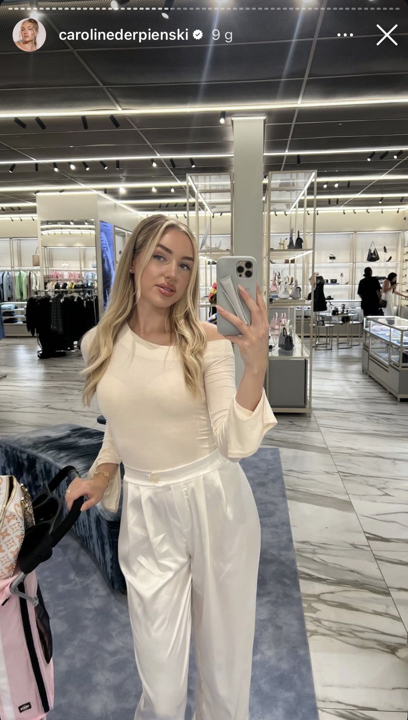 Caroline Derpieński w szale zakupów