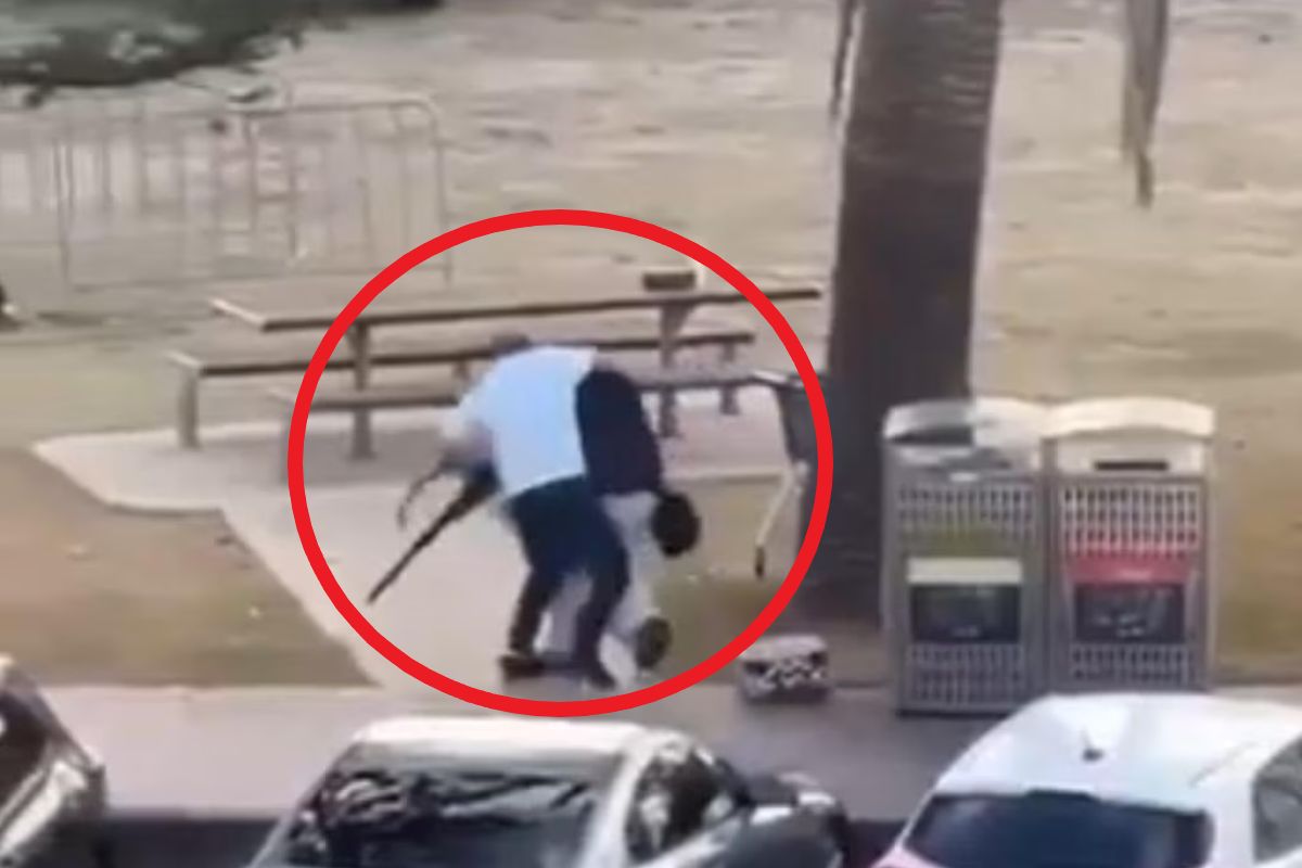 Rzucił się na uzbrojonego napastnika. Wiadomo, kim jest bohater z Bondi Beach