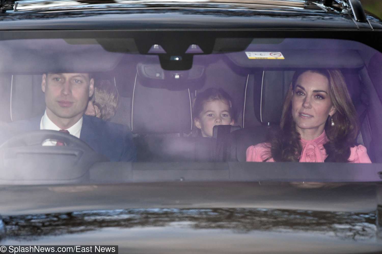 Księżna Kate i książę William z dziećmi – świąteczny lunch w pałacu Buckingham (2018)