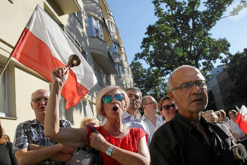 Protest przed MEN przeciwko likwidacji gimnazjów. "To destrukcja całego systemu edukacji"