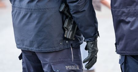Policjant przyniósł broń myśliwską na komendę. Jest akt oskarżenia