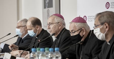 Co z duchownymi w mediach? Biskupi chcą zmian i powołują zespół