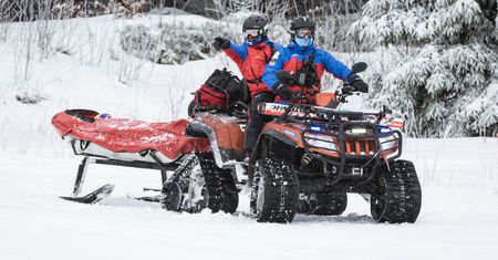 Beskidy. Akcja w górach. Sprowadzono matkę z córkami
