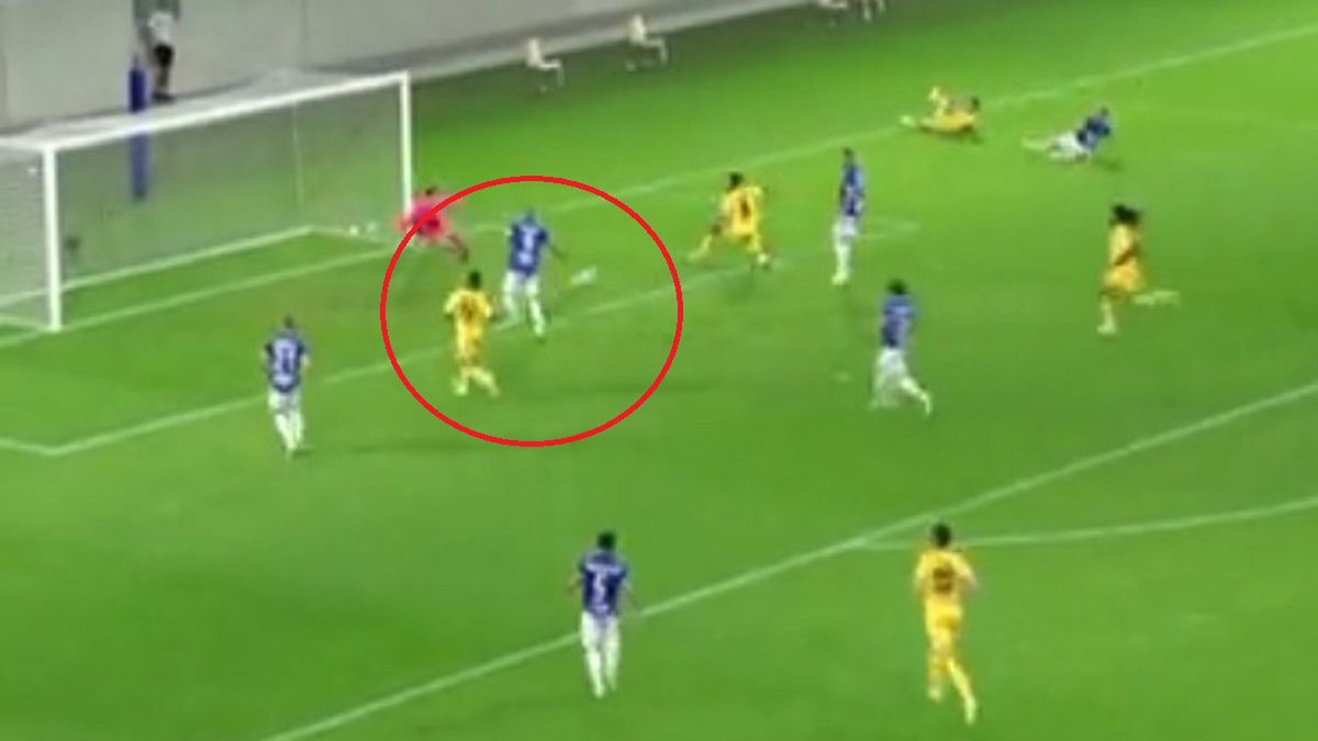 TVP Sport / Mikael Ishak miał szansę na gola w meczu z Dudelange