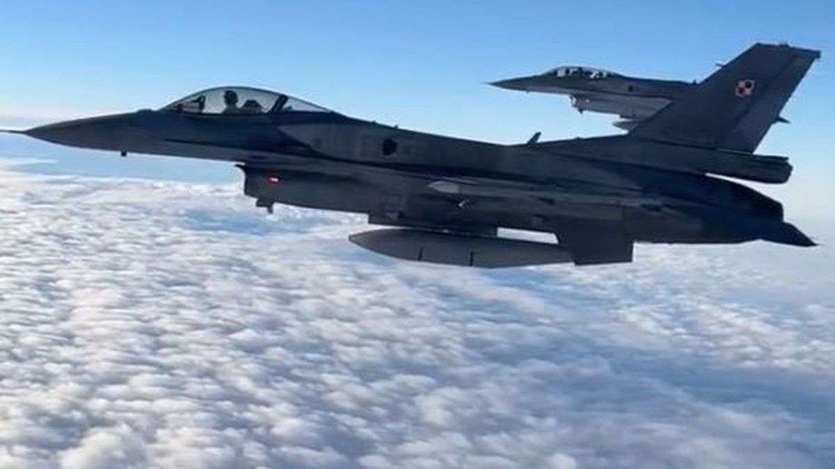 F-16 eskortowały samolot z piłkarską reprezentacją Polski w drodze do Kataru