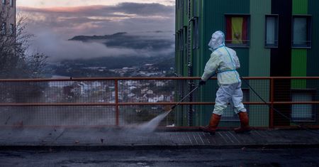Koronawirus na świecie. Alarm w Hiszpanii. Wprowadzono godzinę policyjną