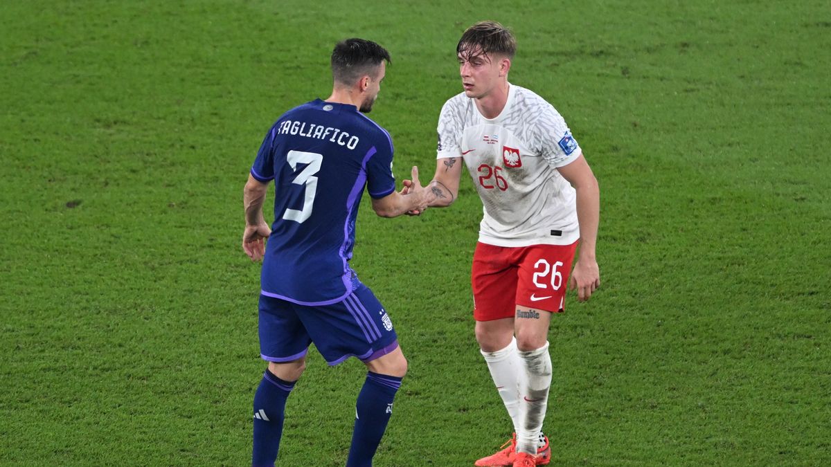 DOHA, QATAR - NOVEMBER 30: Nicolas Tagliafico (3) of Argentina, Michal Skoras (26) of Poland greet each other during the FIFA World Cup Qatar 2022 Group C match between Poland and Argentina at Stadium 974 on November 30, 2022 in Doha, Qatar. (Photo by Ercin Erturk/Anadolu Agency via Getty Images)