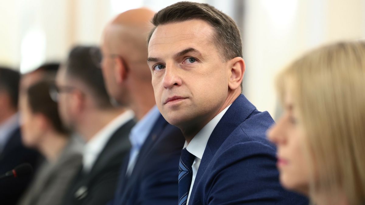 Nowoczesna w procesie likwidacji. Już połowa osób przeszła do KO. na Zdjęciu Adam Szłapka, przewodniczący Nowoczesnej