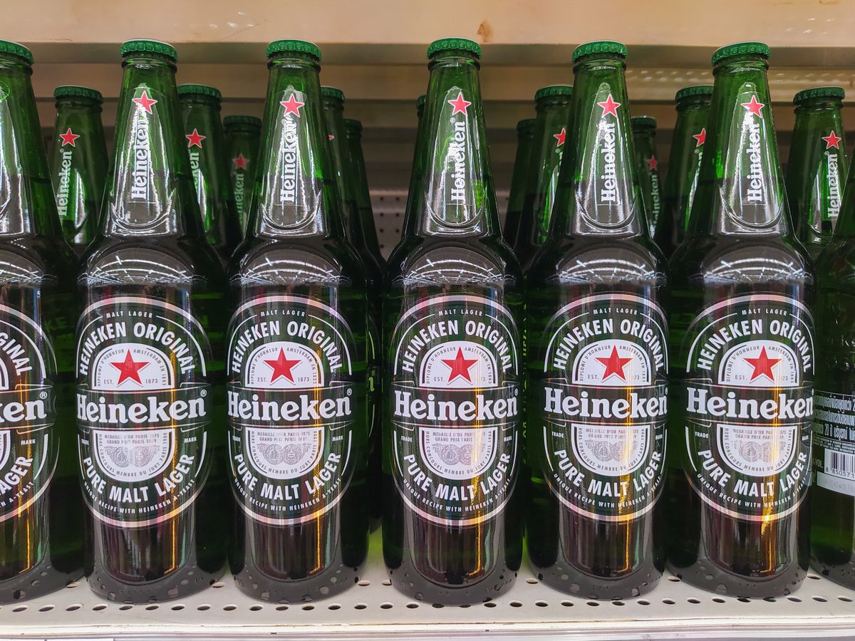 Heineken wstrzymuje produkcję i sprzedaż w Rosji. "Nie chcemy czerpać korzyści finansowych" 