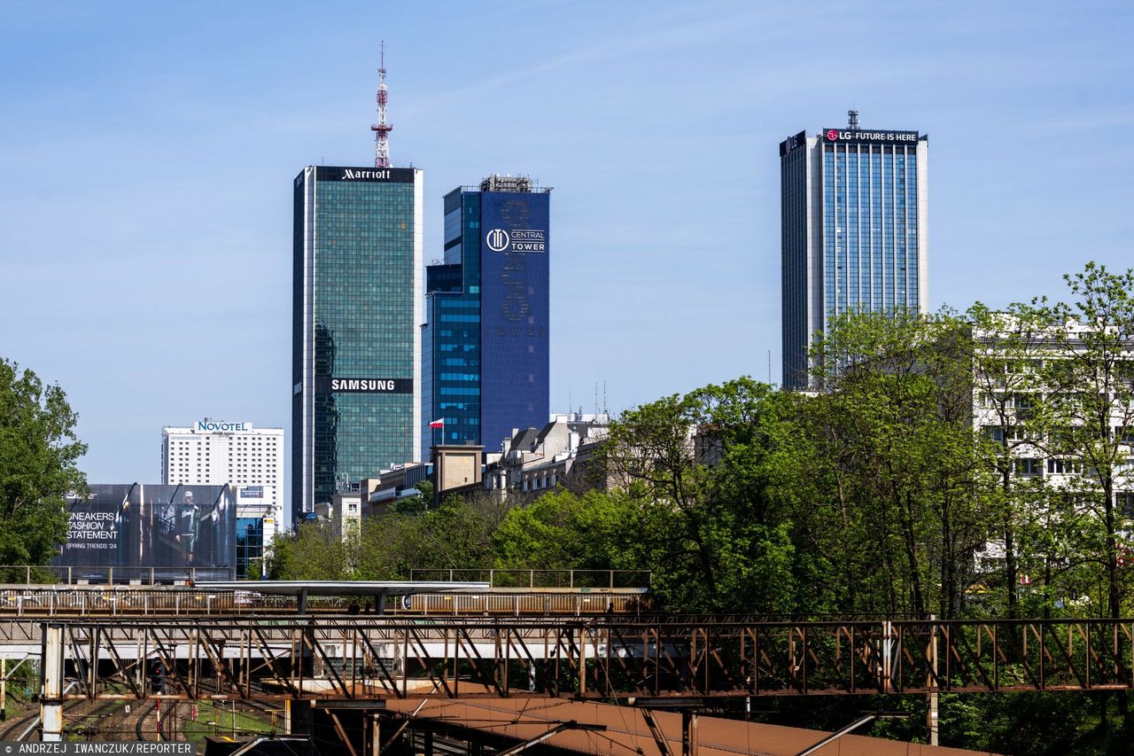 Pokazał menu mini baru z hotelu. Ceny powalają