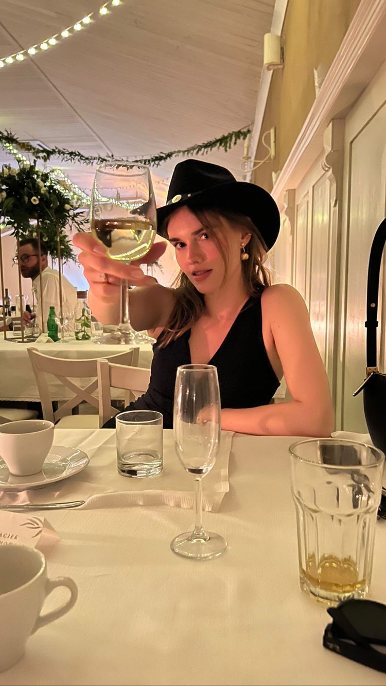 Dominika Kachlik na weselu przyjaciół