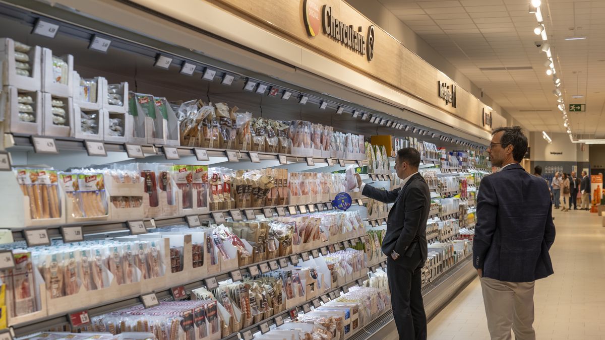 LISBON, PORTUGAL - APRIL 18: Special guests check products at the cold cuts section while visiting Lidl new supermarket on inauguration day at Restelo stadium sports complex on April 18, 2024, in Lisbon, Portugal. The ceremony was attended by representatives of Lisbon City Council, Belenenses, Lidl Portugal, and special guests. Lidl, a supermarket chain of German origin, that belongs to the Schwarz Group, entered the Portuguese market in 1995, and has now 270 stores in the country. (Photo by Horacio Villalobos#Corbis/Corbis via Getty Images)