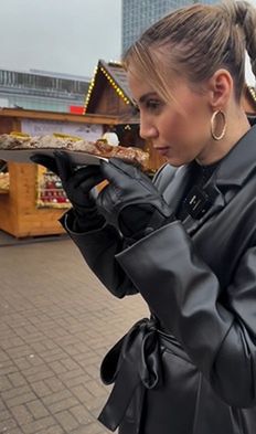 Marianna Schreiber na jarmarku bożonarodzeniowym