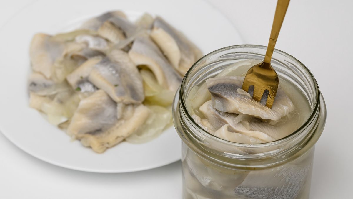 Jak zrobić śledzie w oleju?