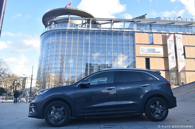 Marszałek kupił trzy nowe auta elektryczne marki Kia e-Niro