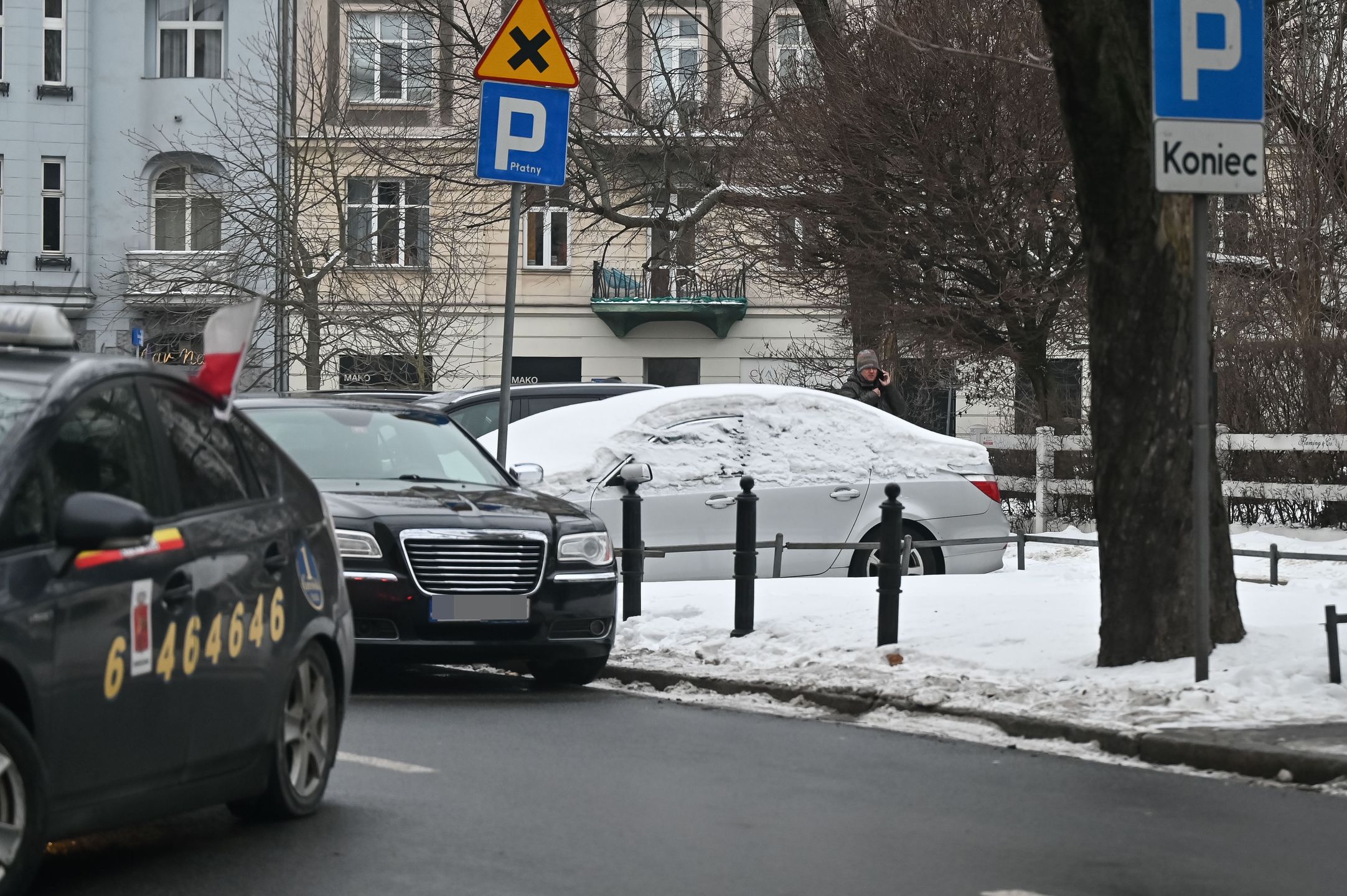 Jarosław Jakimowicz zostawił auto na środku ulicy