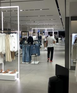 Otwarte sklepy w galeriach. O poranku "kolejka" tylko do jednego