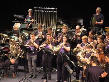 Zielona Góra: Filmowe przeboje wielkich mistrzów Hollywood zabrzmiały w ramach Corno Brass Music Festival. Za pulpitem dyrygenckim stanął James Thatcher