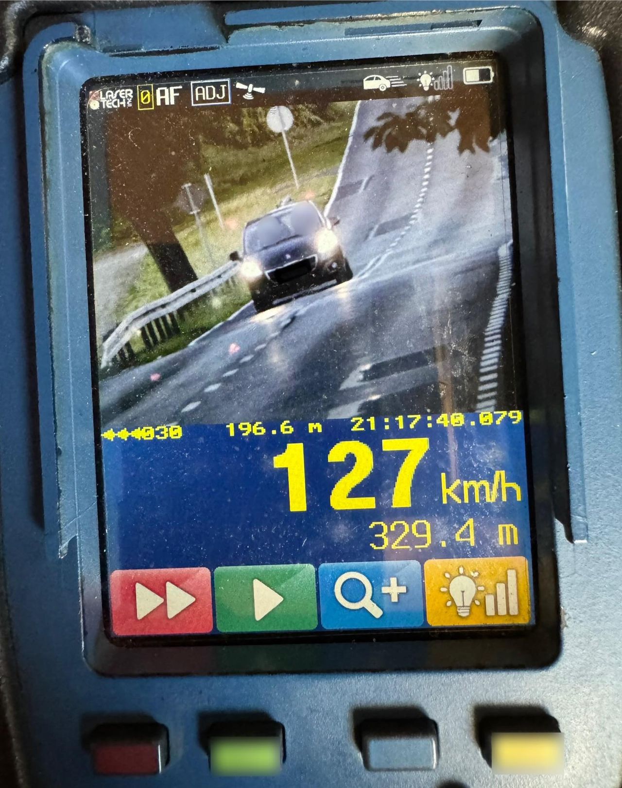 127 km/h w terenie zabudowanym?! To nie tor wyścigowy!