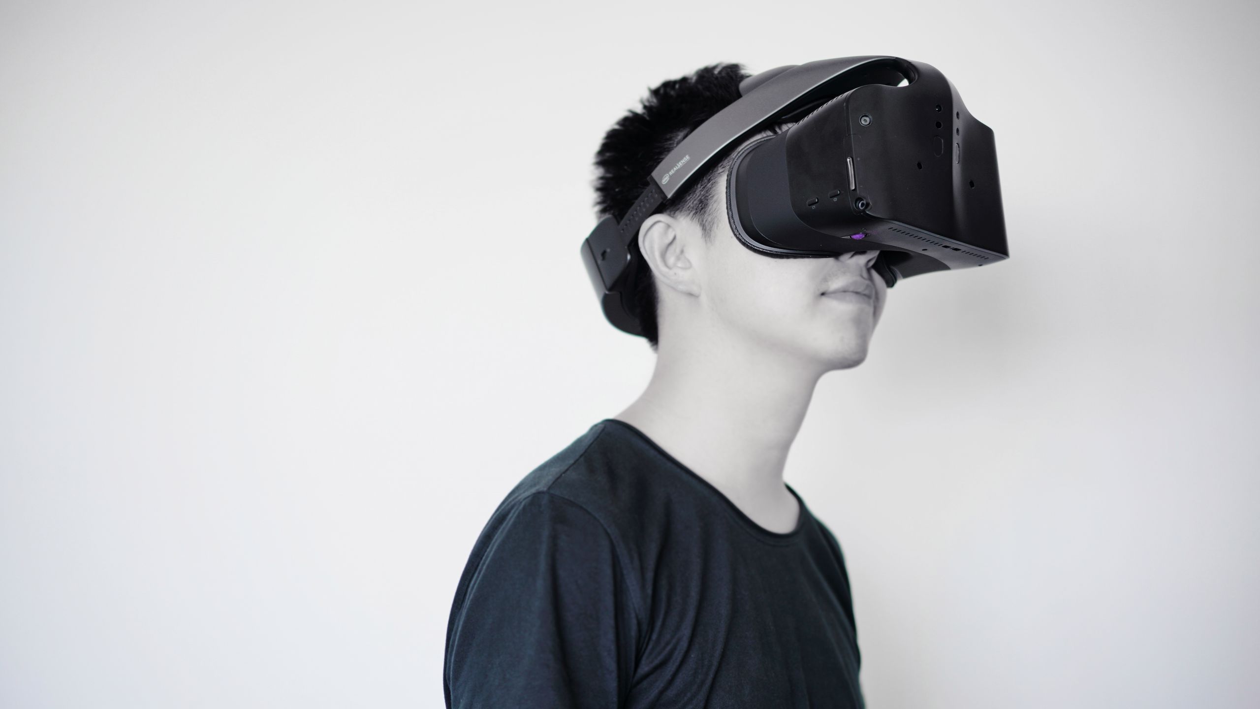Project Alloy: bezprzewodowy headset VR z technologią Intel RealSense 9