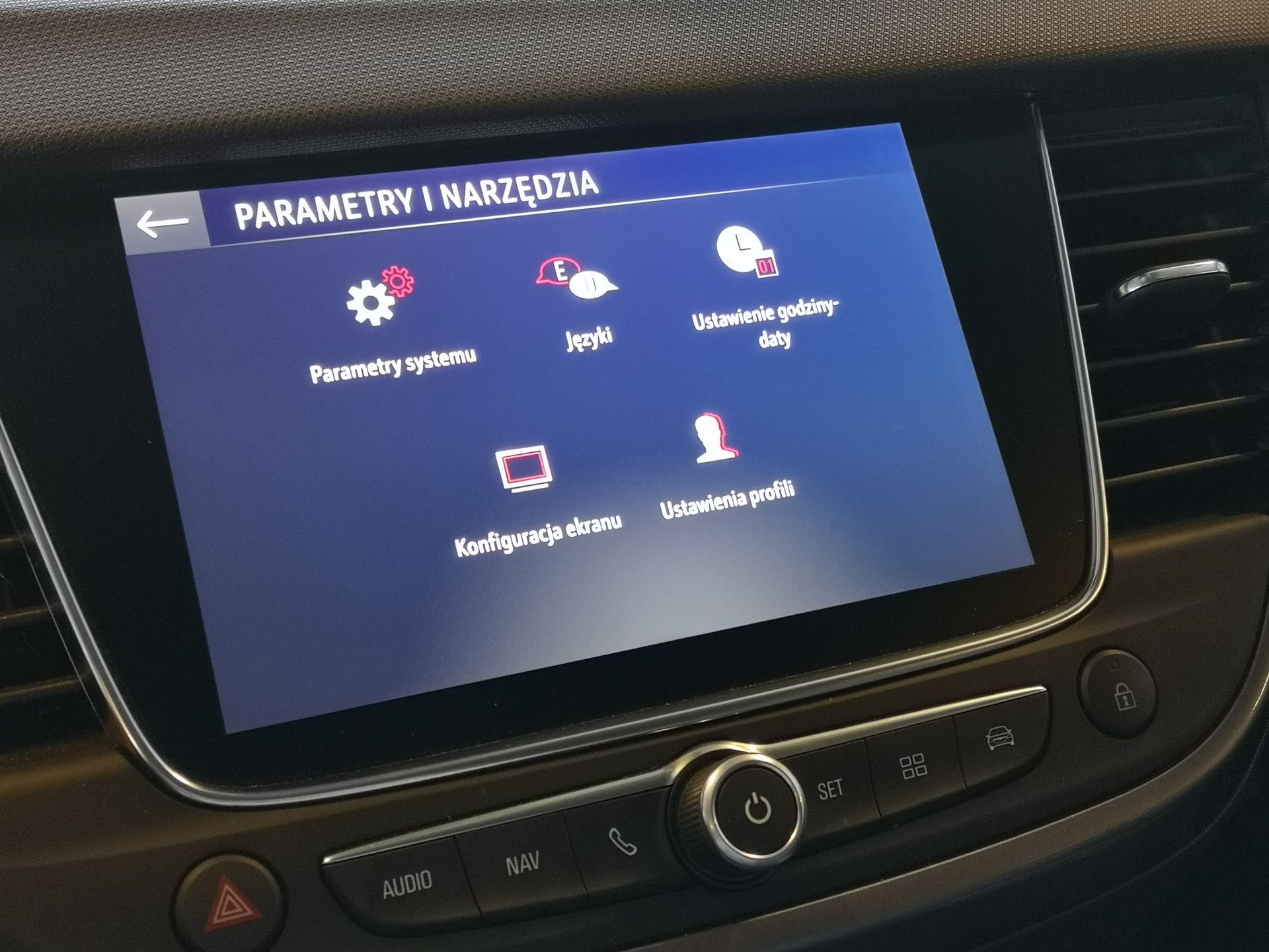 Opel Crossland X: System Multimedia Navi, kamery 180 stopni i asystent parkowania 13