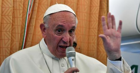 Papież: towarzyszyłem gejom, Jezus by ich nie odesłał