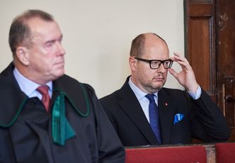Paweł Adamowicz przed sądem. Prokurator odczytywał zezania. "Pradziadkowie obdarowywali dzieci mojej żony"