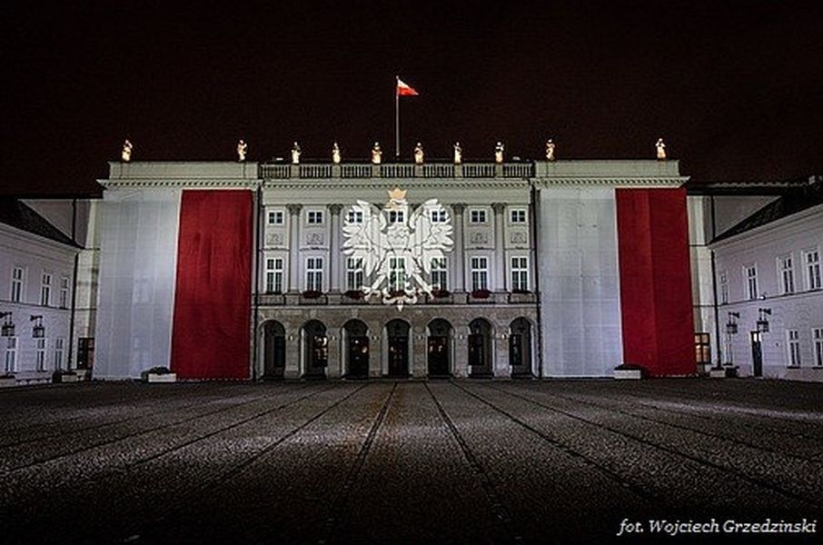 Pałac Prezydencki na biało-czerwono!