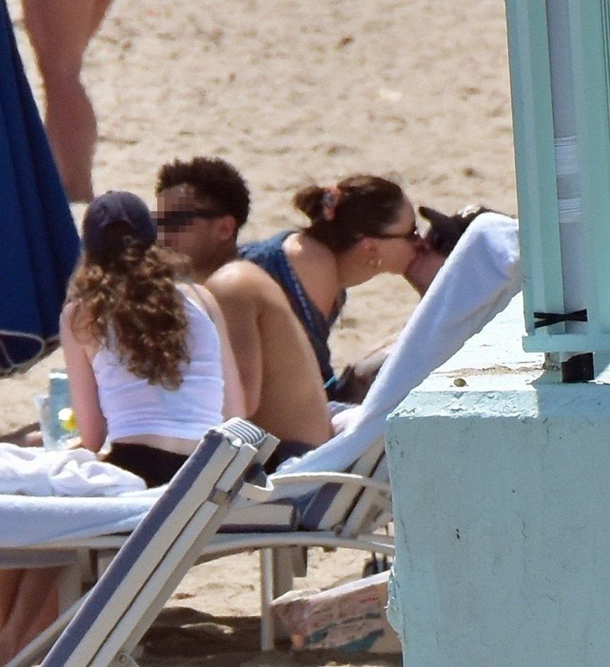 Pete Davidson hasa po plaży z nową ukochaną