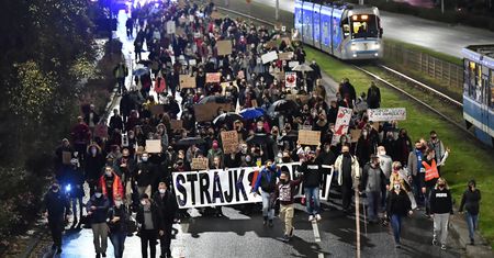 Strajk kobiet. Kary dla nauczycieli? Ministerstwo Edukacji Narodowej sprawdza
