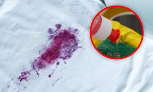 Nałóż na plamę z owoców i zostaw na kilka minut. Zejdzie bez szorowania
