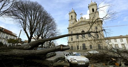 Tornado i ulewy w Portugalii. Ogromne zniszczenia