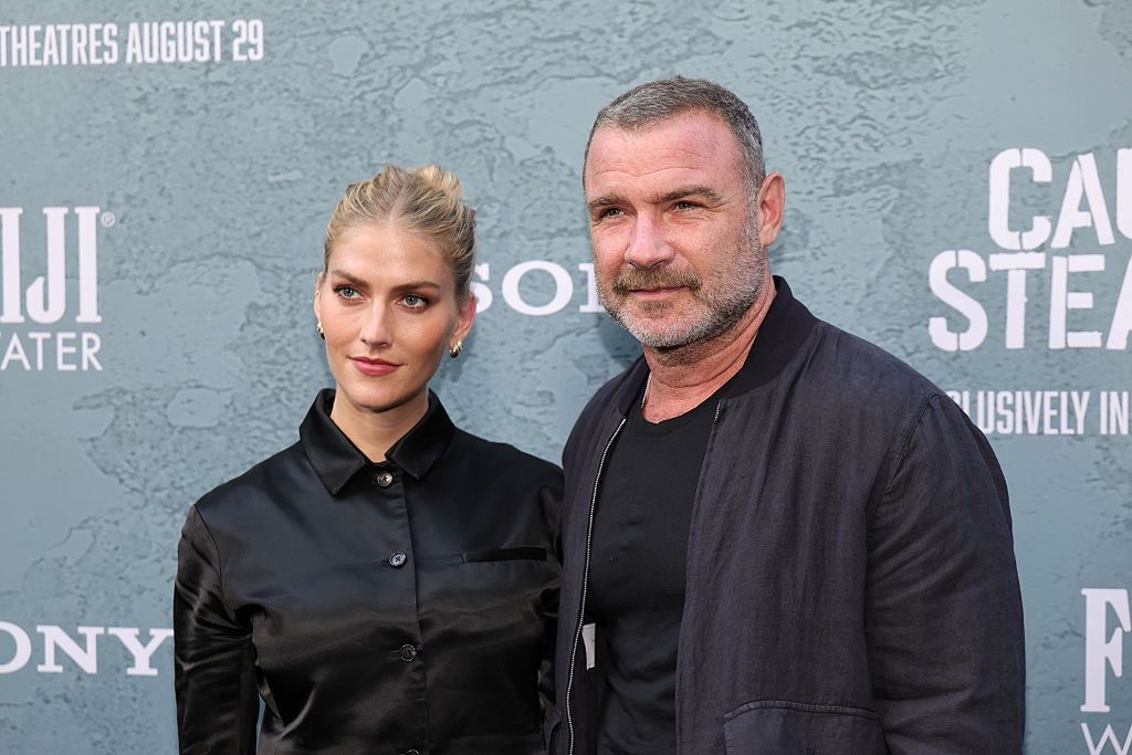 Liev Schreiber z żoną