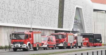 Wrocław: Wypadek w galerii handlowej. Mężczyzna spadł z tarasu. Jego stan jest ciężki
