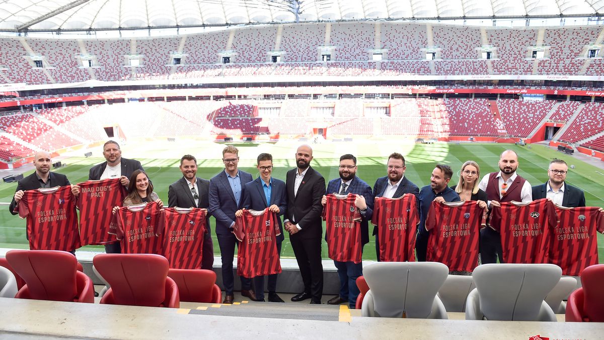 Zdjęcie okładkowe artykułu: Polska Liga Esportowa / Podpisanie karty CPS w PLE