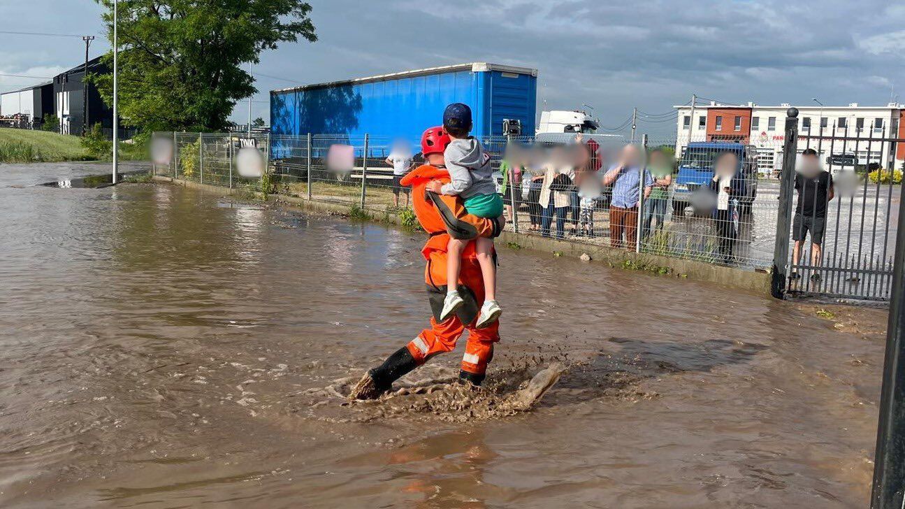 Chwile grozy. Służby ruszyły po dzieci