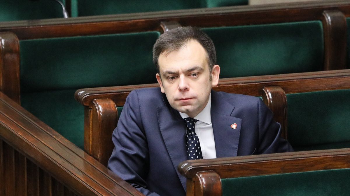 Warszawa, 21.12.2023. Minister finansów Andrzej Domański na sali obrad Sejmu w Warszawie, 21 bm. Sejm zajmuje się m.in. projektem ustawy budżetowej na rok 2024. (jm) PAP/Paweł Supernak