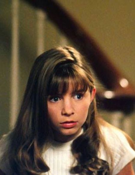 Beverley Mitchell jako Lucy Camden