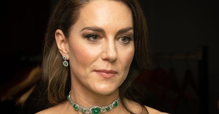 Kate czuje się zdradzona. Harry ujawnił rodzinne brudy