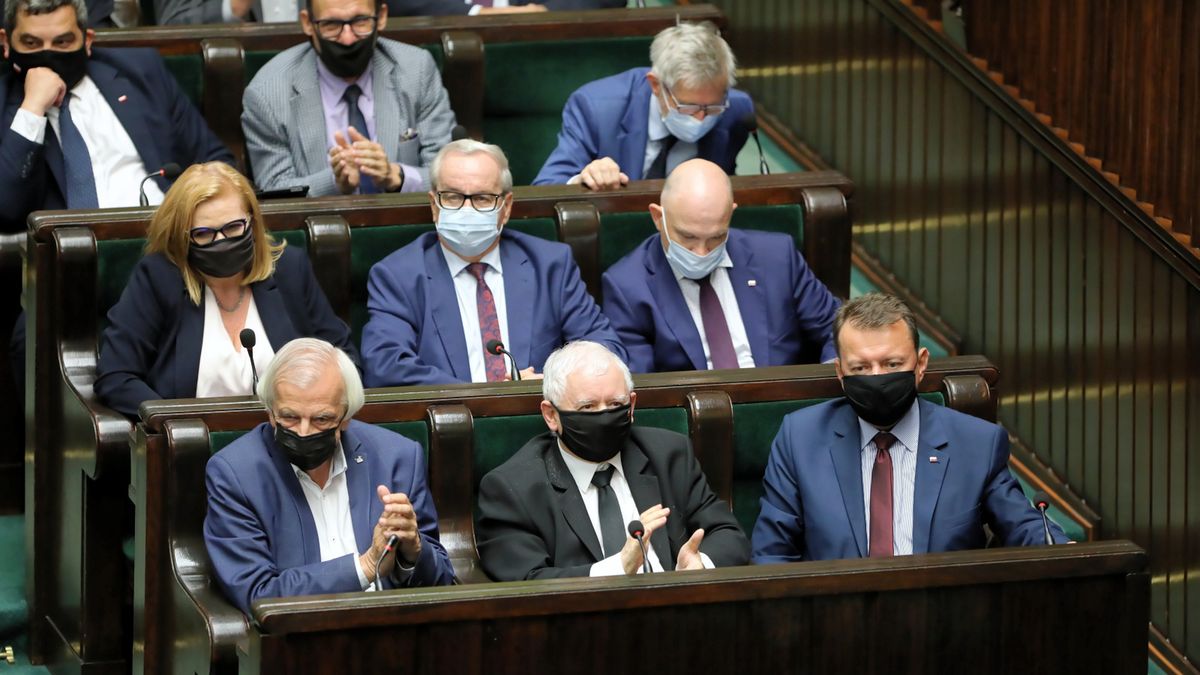 Jaros�aw Kaczy�ski, Mariusz B�aszczak, Ma�gorzata Gosiewska, Ryszard Terlecki, Waldemar Andzel, Leonard Krasulskibriefing, g�osowanie, plenarnych, polityk polityka, pose�, posiedzenie, pos�owie, prasowy, sala obrad