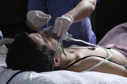 Bakteria znowu atakuje. "Zostajemy z uszkodzonym układem oddechowym"