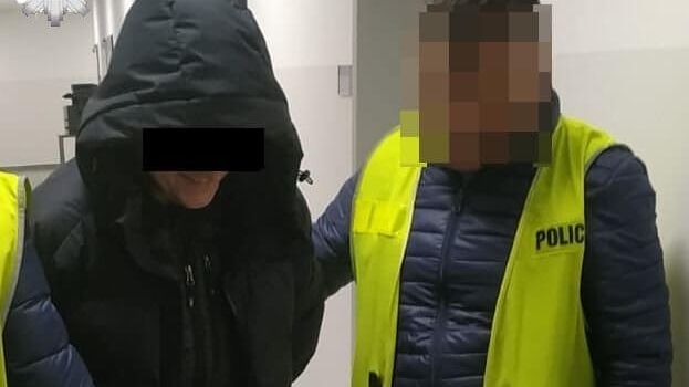 30-latek poszukiwany listem gończym ukrywał się przed policjantami