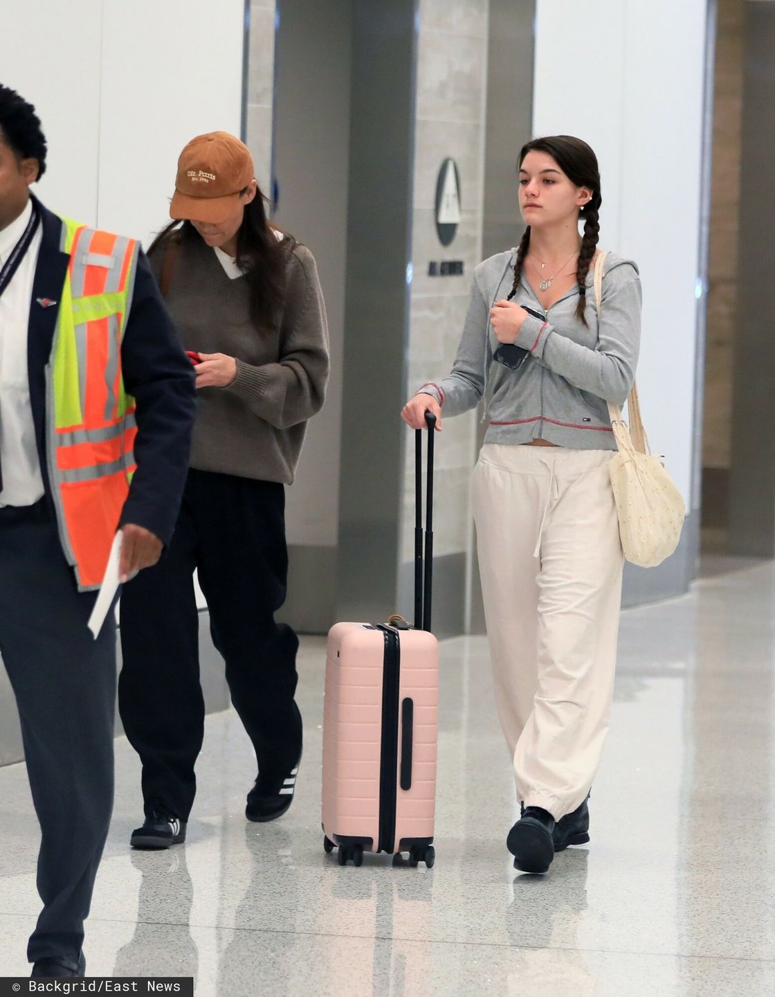 Katie Holmes z Suri na lotnisku w Los Angeles
