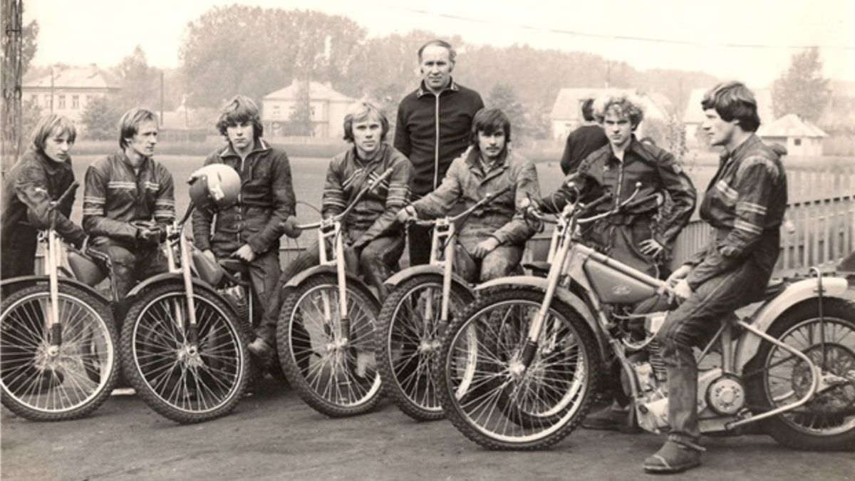 Lokomotiv Daugavpils 1982 Od lewej: Nikolaj Kokin, Wladimir Tkaczuk, Wladimir Rybnikow, Sergiej Danu, Wasilij Diwakow, Wasilij Matwiejew, Leonid Aleksiejew, Oleg Isajew 