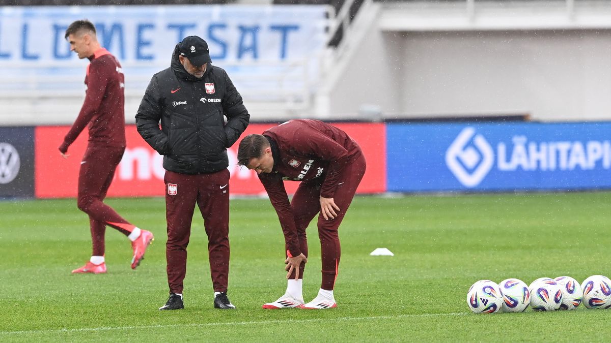 PAP / Piotr Nowak / Na zdjęciu: Piotr Zieliński nie dokończył treningu przed meczem z Finlandią